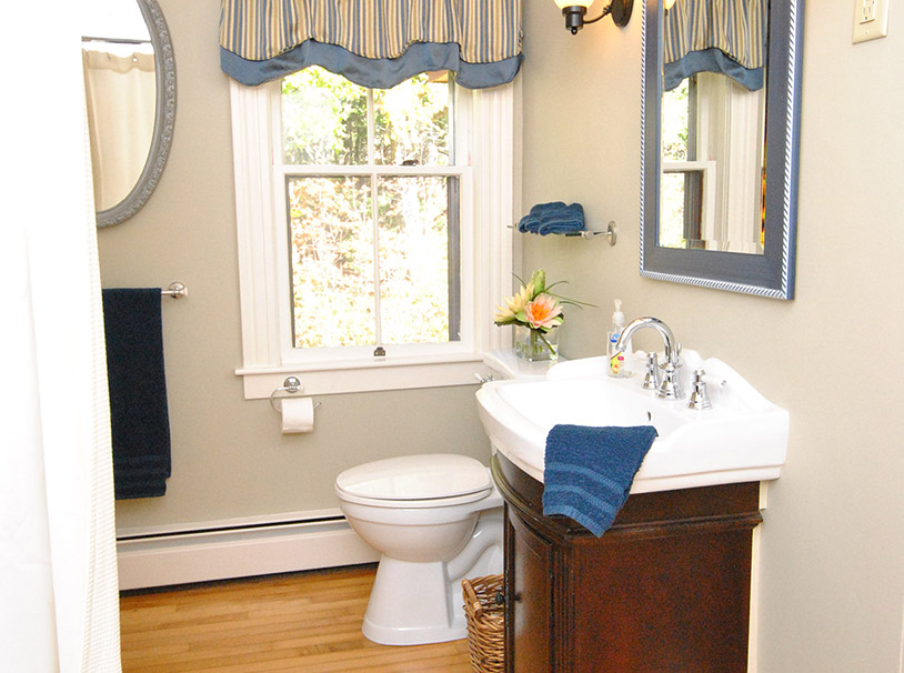 Van-Fleet-Room-Suite-bathroom1