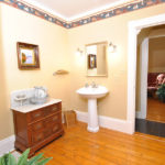 curtis-suite-bathroom